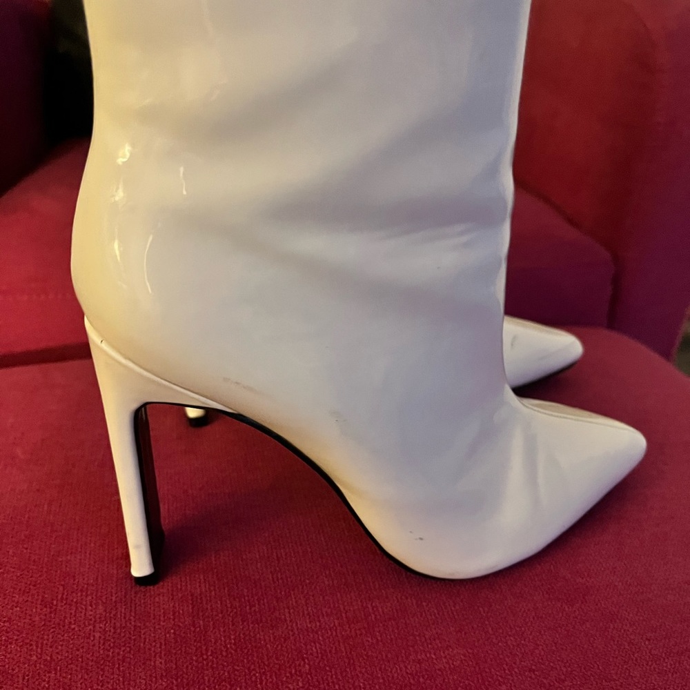 Snow White booties ❄️🤍 size 7.5 in women.